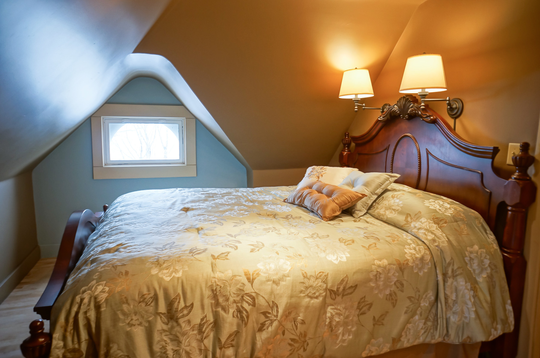 Lady On The Lake Bed And Breakfast