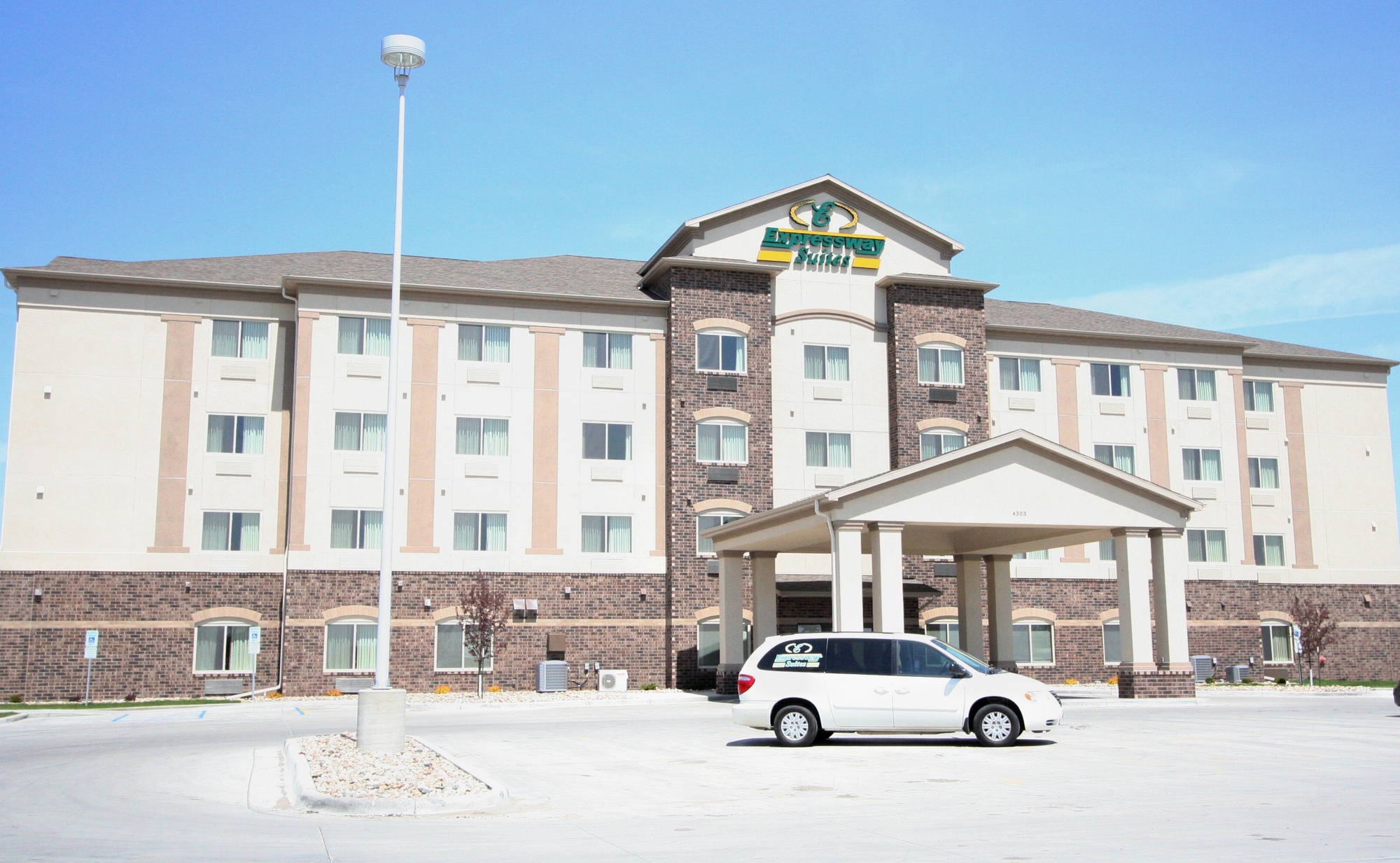 Expressway Suites of Fargo Official North Dakota Travel & Tourism Guide
