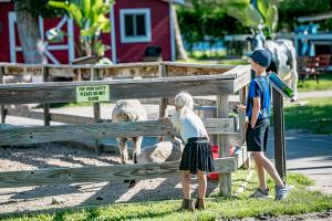 Kids at Roosevelt zoo