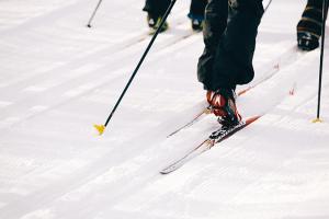 Cross country skis