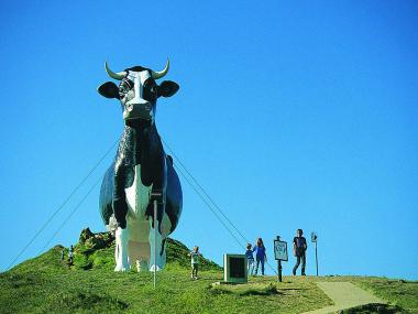 Cow statue in North Dakota