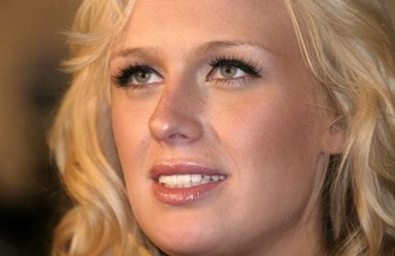 CariDee English