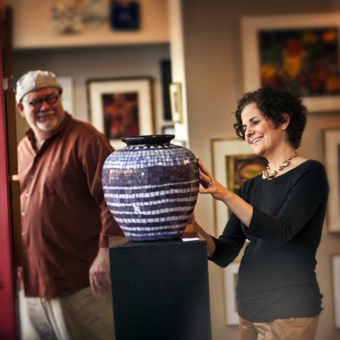 Viewing a vase on display