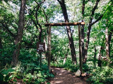 mineral spring trailhead photo