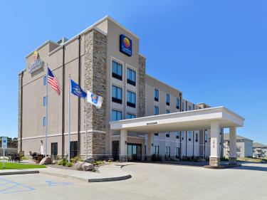 comfort inn & suites mandan-bismarck photo