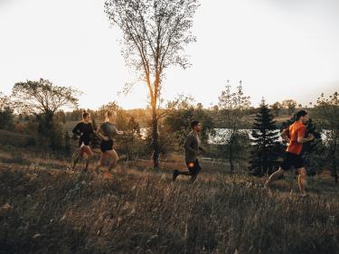 island trail runners photo