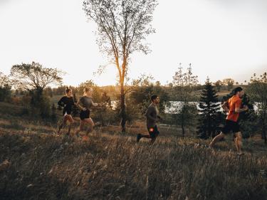 island trail runners photo