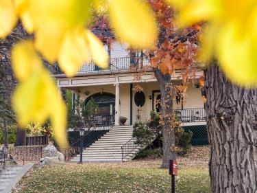 valley city state university presidents house photo