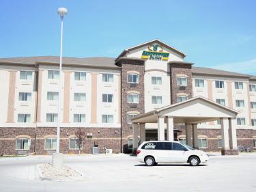 expressway suites fargo photo