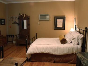 hyde house room photo