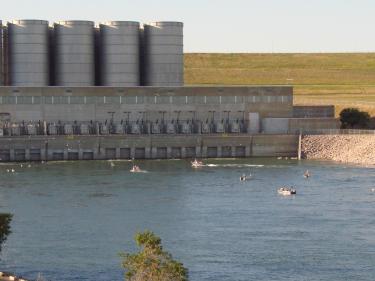 garrison dam and powerhouse photo