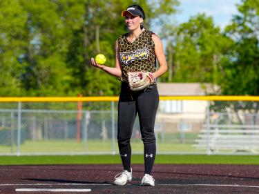 minot honeybees softball photo