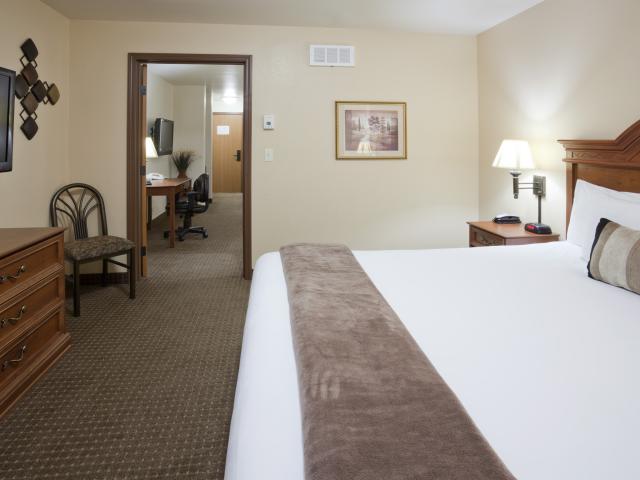 Expressway Suites of Fargo | Official North Dakota Travel & Tourism Guide